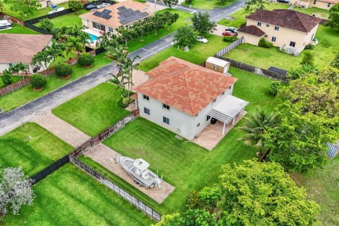 Villa ou maison à vendre à Homestead, Floride: 6 chambres, 354.89 m2 № 2254570 - photo 11