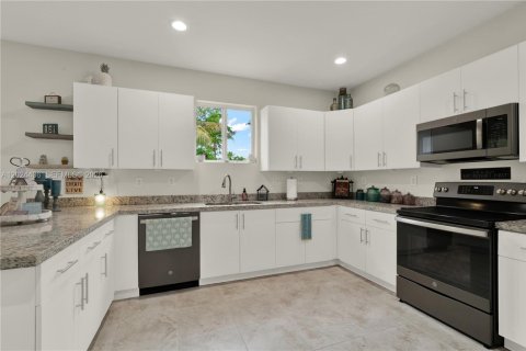 Villa ou maison à vendre à Homestead, Floride: 6 chambres, 354.89 m2 № 2254570 - photo 16