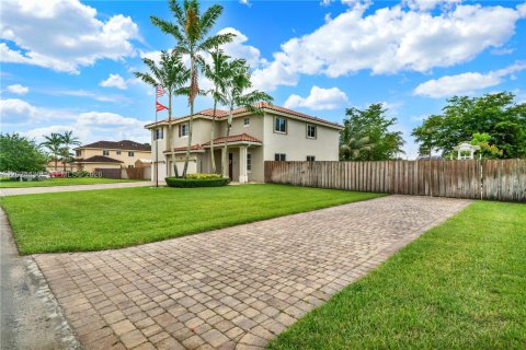 Villa ou maison à vendre à Homestead, Floride: 6 chambres, 354.89 m2 № 2254570 - photo 10