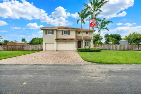 Villa ou maison à vendre à Homestead, Floride: 6 chambres, 354.89 m2 № 2254570 - photo 9