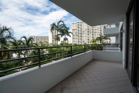 Condo in Hallandale Beach, Florida, 2 bedrooms  № 1889119 - photo 19