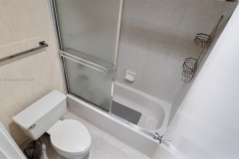 Condo in Aventura, Florida, 2 bedrooms  № 1818153 - photo 13