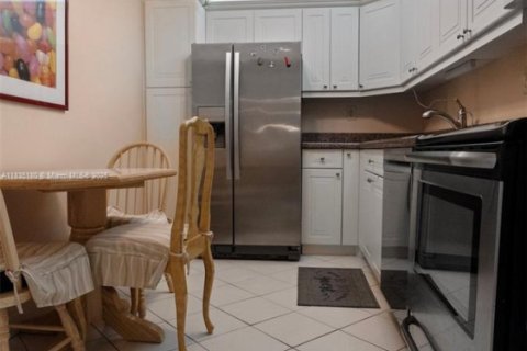 Condo in Aventura, Florida, 2 bedrooms  № 1818153 - photo 8