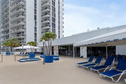 Condo in Aventura, Florida, 2 bedrooms  № 1818153 - photo 25