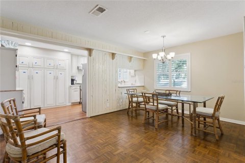 Villa ou maison à vendre à Mount Dora, Floride: 3 chambres, 163.04 m2 № 2399247 - photo 8