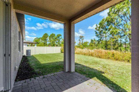 House in New Smyrna Beach, Florida 4 bedrooms, 169.36 sq.m. № 1652572 - photo 22