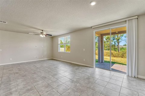 House in New Smyrna Beach, Florida 4 bedrooms, 169.36 sq.m. № 1652572 - photo 9