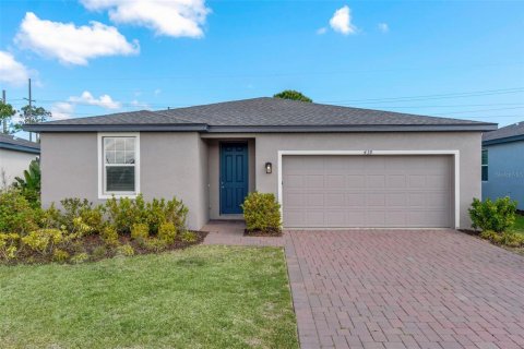 House in New Smyrna Beach, Florida 4 bedrooms, 169.36 sq.m. № 1652572 - photo 1