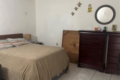 Condo in Hialeah, Florida, 2 bedrooms  № 1922401 - photo 20
