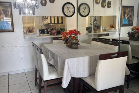 Condo in Hialeah, Florida, 2 bedrooms  № 1922401 - photo 21