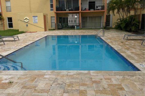 Condo in Hialeah, Florida, 2 bedrooms  № 1922401 - photo 6