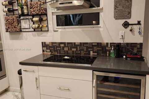 House in Doral, Florida 3 bedrooms, 103.21 sq.m. № 2041667 - photo 6