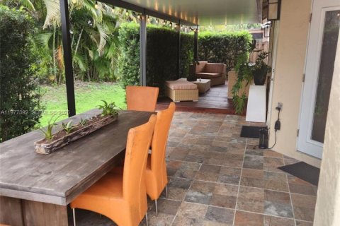 House in Doral, Florida 3 bedrooms, 103.21 sq.m. № 2041667 - photo 8