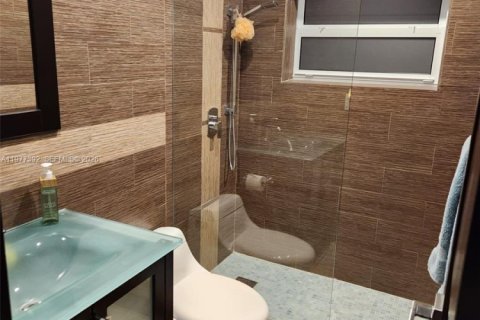 House in Doral, Florida 3 bedrooms, 103.21 sq.m. № 2041667 - photo 4