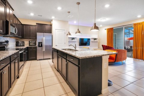 Townhouse in Davenport, Florida 5 bedrooms, 213.02 sq.m. № 1917851 - photo 12