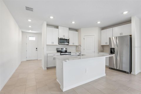 House in Brooksville, Florida 4 bedrooms, 232.53 sq.m. № 2203151 - photo 12