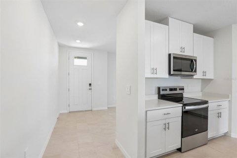 House in Brooksville, Florida 4 bedrooms, 232.53 sq.m. № 2203151 - photo 4