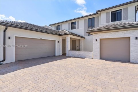 Villa ou maison à Miramar, Floride 4 chambres, 378.39 m2 № 2090628
