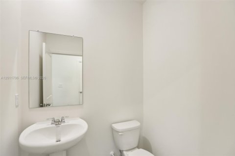 Adosado en alquiler en Kissimmee, Florida, 3 dormitorios № 2075396 - foto 21