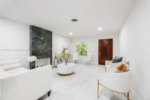 Villa ou maison à vendre à Coral Gables, Floride: 4 chambres, 244.33 m2 № 1872144 - photo 4