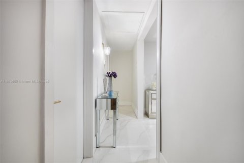 Villa ou maison à vendre à Coral Gables, Floride: 4 chambres, 244.33 m2 № 1872144 - photo 14