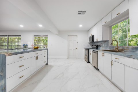 Villa ou maison à vendre à Coral Gables, Floride: 4 chambres, 244.33 m2 № 1872144 - photo 7