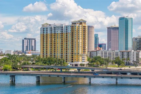Condo in Tampa, Florida, 1 bedroom  № 1826400 - photo 1
