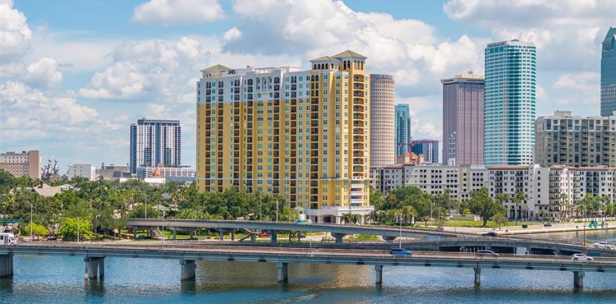 Condo in Tampa, Florida, 1 bedroom № 1826400