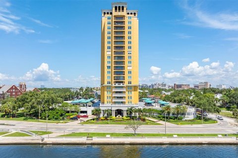 Condo in Tampa, Florida, 1 bedroom  № 1826400 - photo 2
