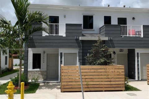 Adosado en alquiler en Homestead, Florida, 3 dormitorios, 130.81 m2 № 1809173 - foto 1