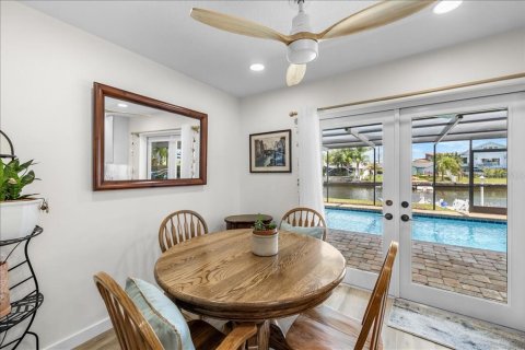 House in Hernando Beach, Florida 2 bedrooms, 107.86 sq.m. № 2209041 - photo 8