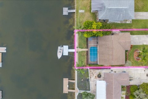 House in Hernando Beach, Florida 2 bedrooms, 107.86 sq.m. № 2209041 - photo 11