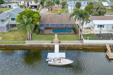 House in Hernando Beach, Florida 2 bedrooms, 107.86 sq.m. № 2209041 - photo 5