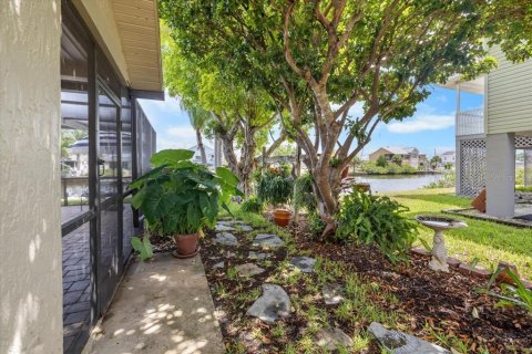 House in Hernando Beach, Florida 2 bedrooms, 107.86 sq.m. № 2209041 - photo 27
