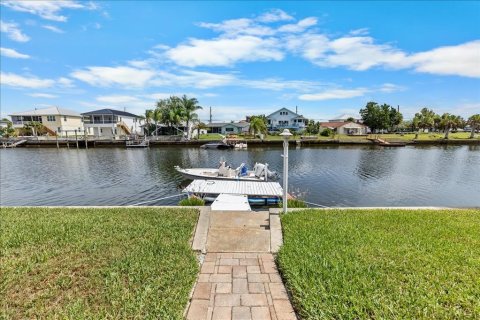 House in Hernando Beach, Florida 2 bedrooms, 107.86 sq.m. № 2209041 - photo 23