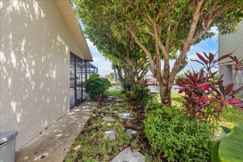 House in Hernando Beach, Florida 2 bedrooms, 107.86 sq.m. № 2209041 - photo 26