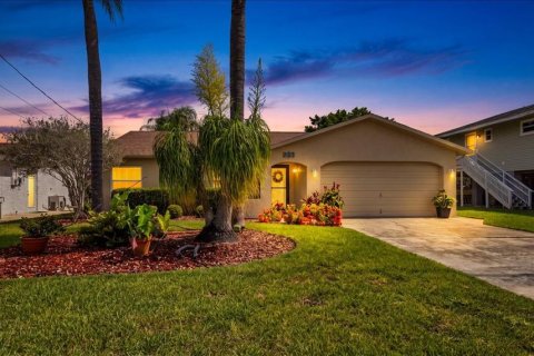 House in Hernando Beach, Florida 2 bedrooms, 107.86 sq.m. № 2209041 - photo 29