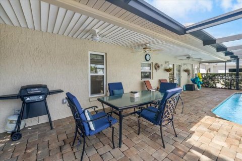 House in Hernando Beach, Florida 2 bedrooms, 107.86 sq.m. № 2209041 - photo 20