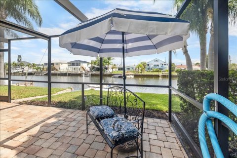 House in Hernando Beach, Florida 2 bedrooms, 107.86 sq.m. № 2209041 - photo 21