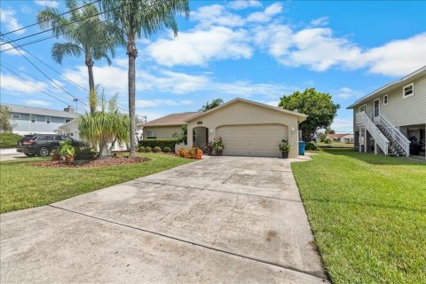 House in Hernando Beach, Florida 2 bedrooms, 107.86 sq.m. № 2209041 - photo 28