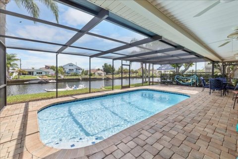 House in Hernando Beach, Florida 2 bedrooms, 107.86 sq.m. № 2209041 - photo 19