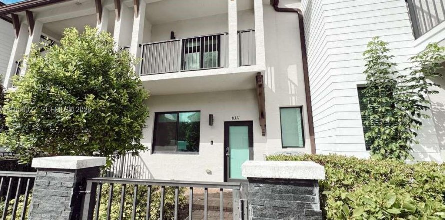 Adosado en Doral, Florida 3 dormitorios, 132.29 m2 № 2010403