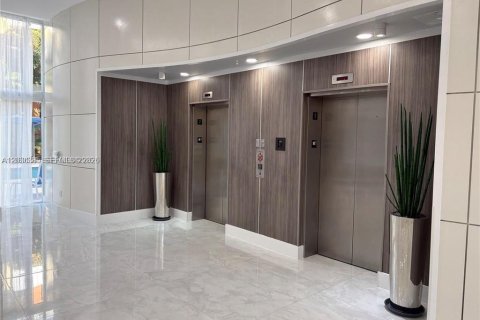 Copropriété à louer à Aventura, Floride: 1 chambre, 70.05 m2 № 2084290 - photo 3