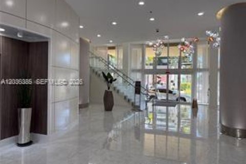 Copropriété à louer à Aventura, Floride: 1 chambre, 70.05 m2 № 2084290 - photo 2
