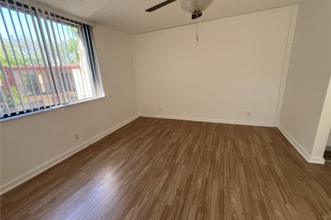 Touwnhouse à vendre à Boca Raton, Floride: 2 chambres, 120.96 m2 № 2154041 - photo 15