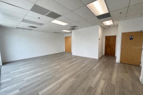 Commercial property in Orlando, Florida 7243.59 sq.m. № 2214665 - photo 3