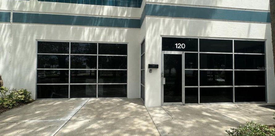 Commercial property in Orlando, Florida 7243.59 sq.m. № 2214665