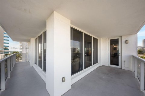 Condo in Hollywood, Florida, 2 bedrooms  № 1937403 - photo 18