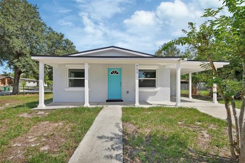 House in DeLand, Florida 4 bedrooms, 102.56 sq.m. № 1905982 - photo 1