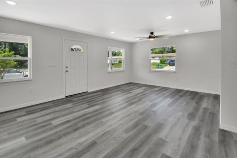 House in DeLand, Florida 4 bedrooms, 102.56 sq.m. № 1905982 - photo 6
